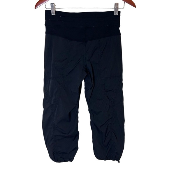 Lululemon Studio Crop- Black Athletic Joggers- Size 2 - Picture 12 of 15